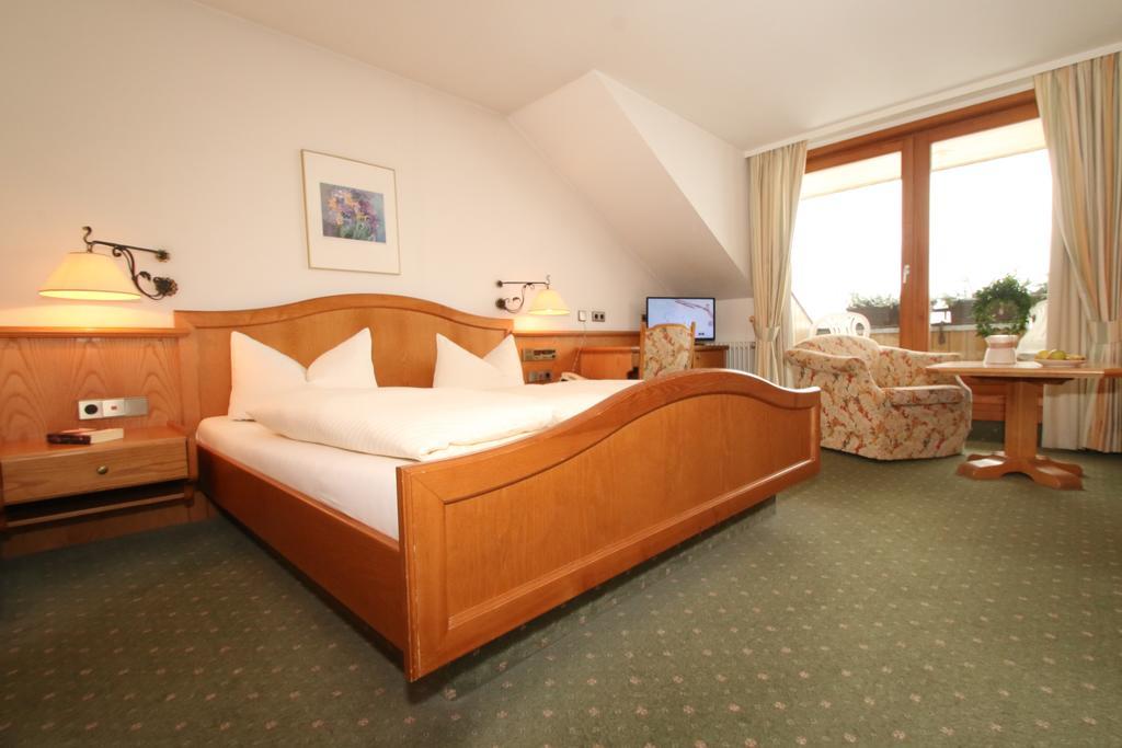 Todnauerberg Hotel Im Schwarzwald ทอดด์เนาแบร์ก ห้อง รูปภาพ